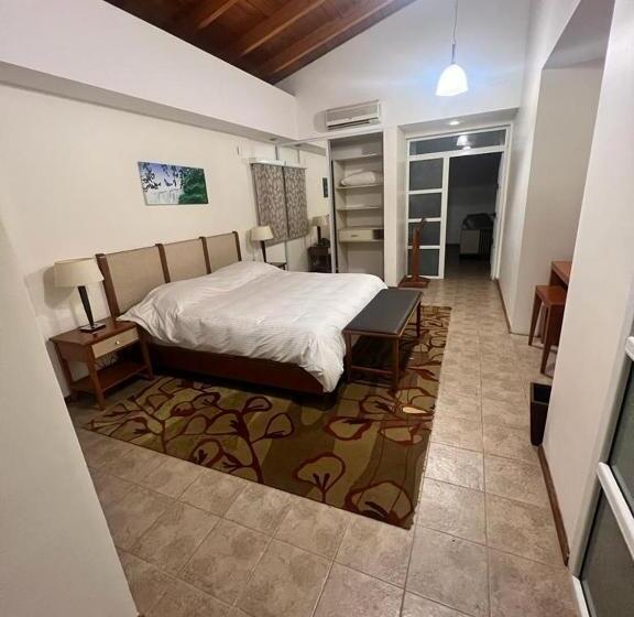 ホテル Maitei Posadas