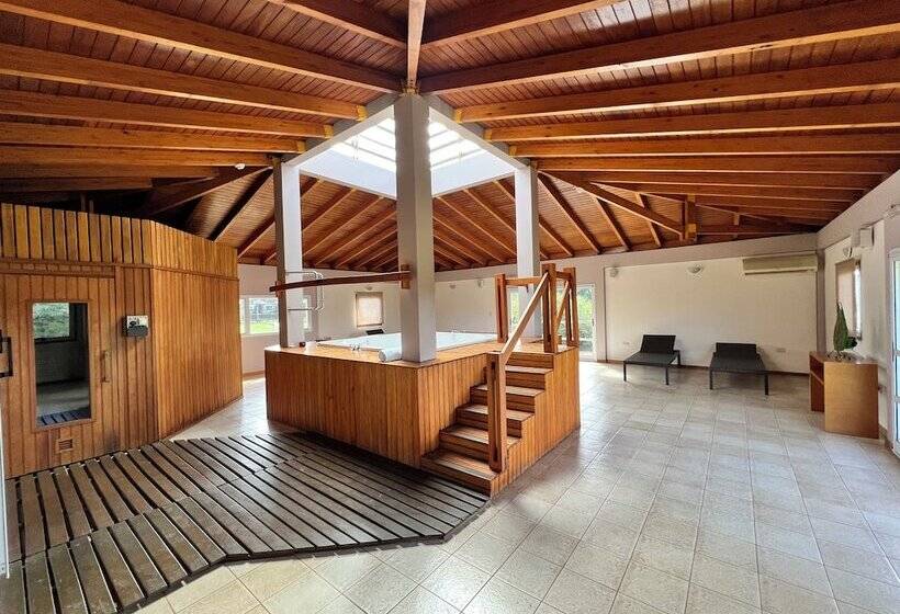 ホテル Maitei Posadas