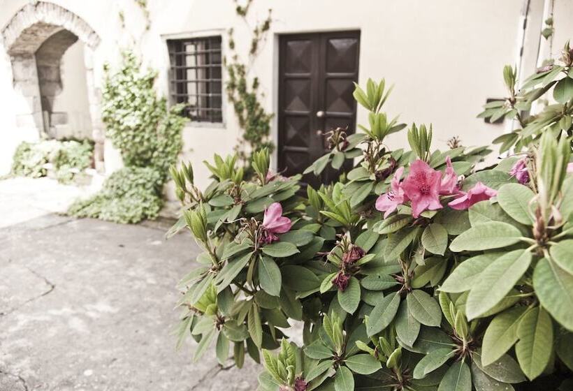 Отель Montelucci Country Resort & Agriturismo Di Charme