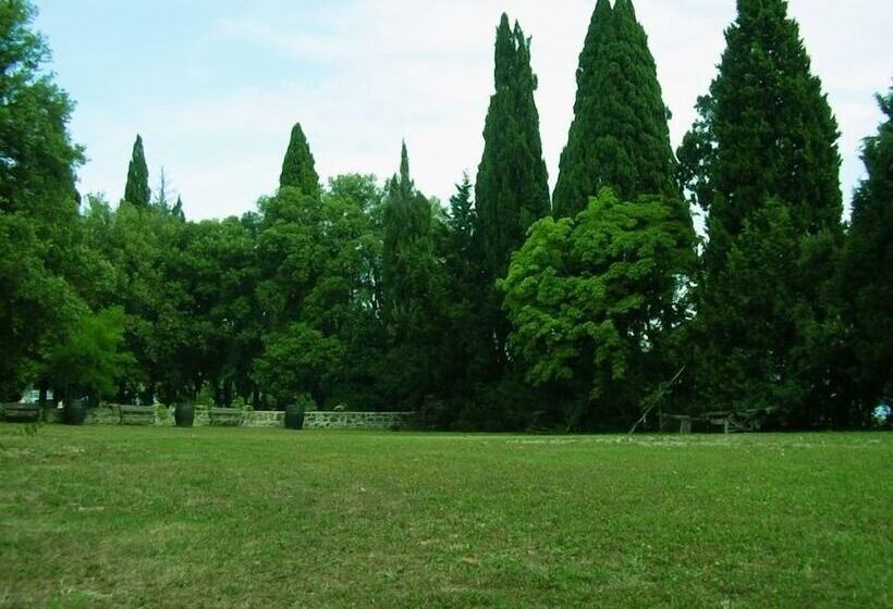 Отель Montelucci Country Resort & Agriturismo Di Charme