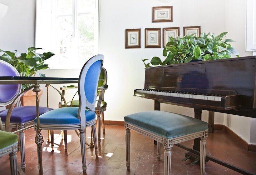 Отель Montelucci Country Resort & Agriturismo Di Charme