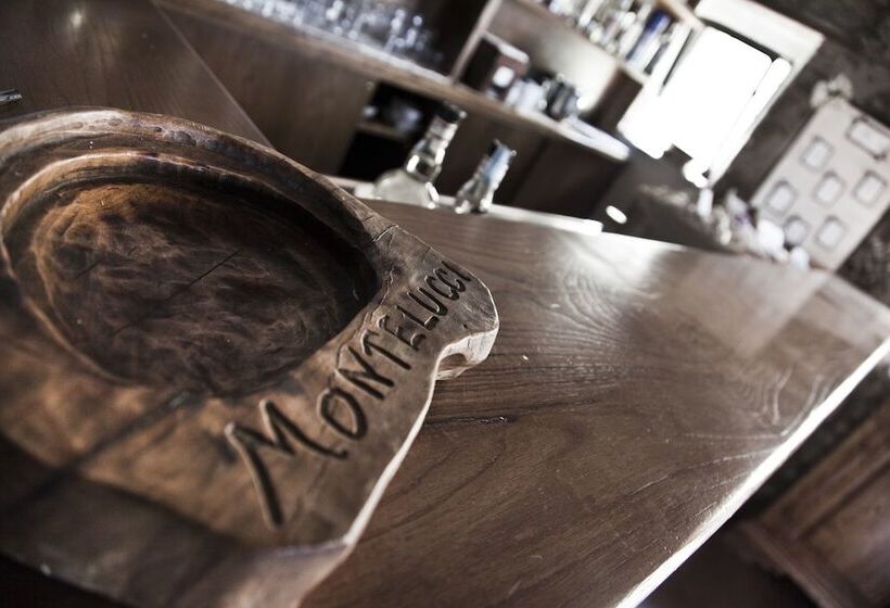 Отель Montelucci Country Resort & Agriturismo Di Charme