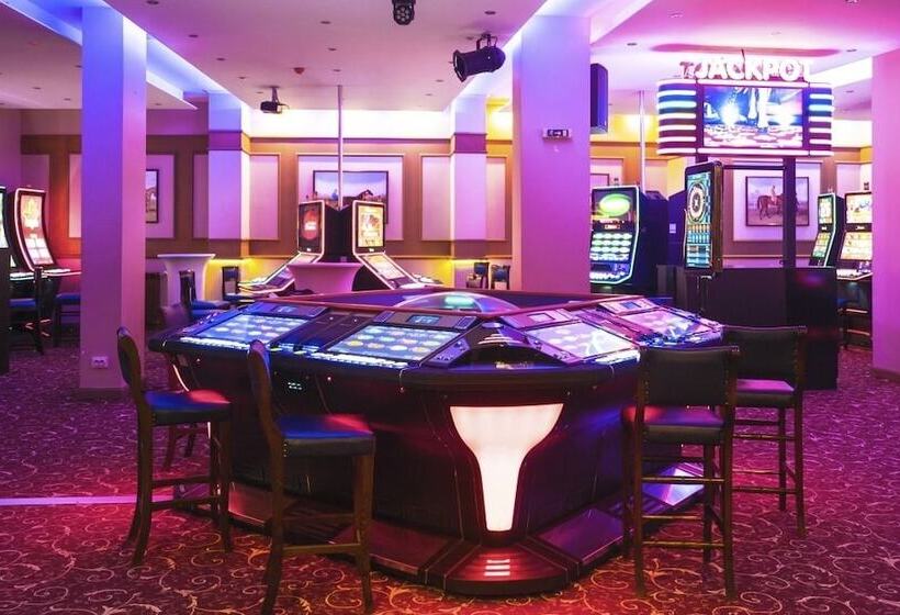 فندق Orpheus Casino And Spa