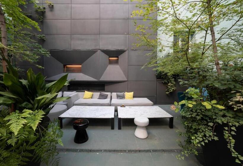 ホテル Petit Palace Santa Barbara