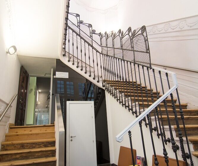 ホテル Petit Palace Santa Barbara