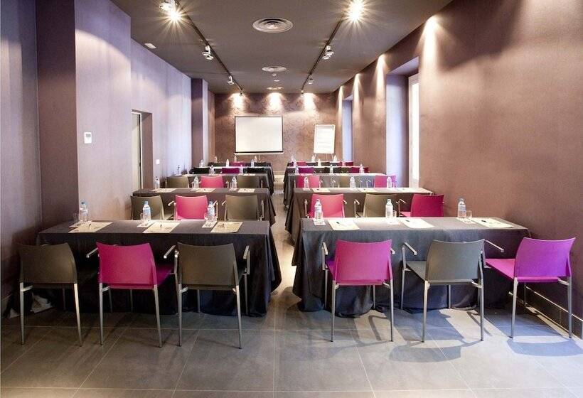 ホテル Petit Palace Santa Barbara