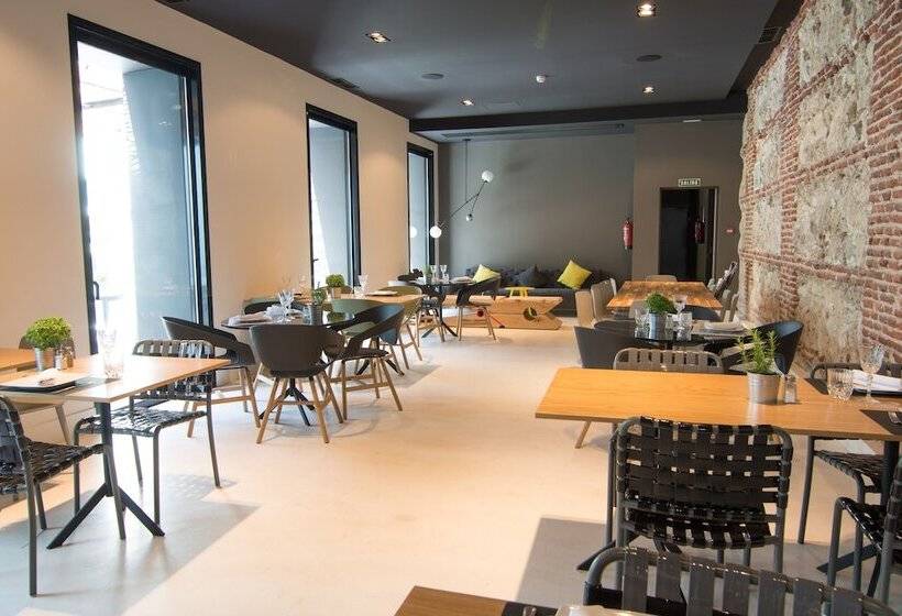 ホテル Petit Palace Santa Barbara