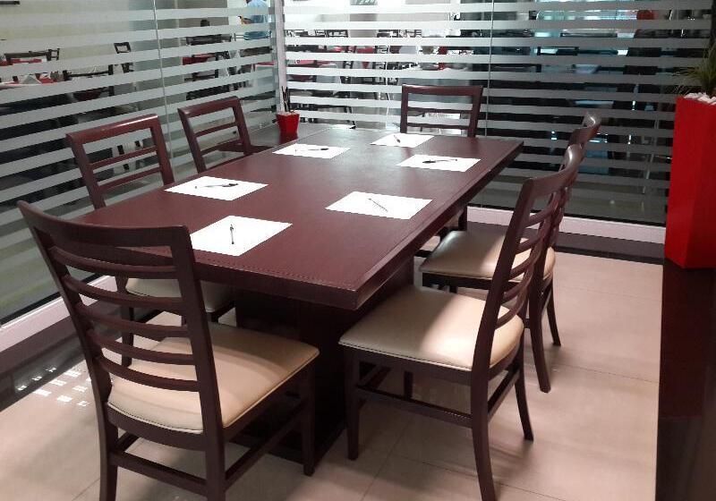 هتل Portonovo Plaza Centro