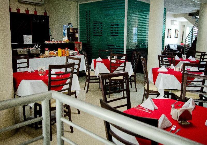 هتل Portonovo Plaza Centro