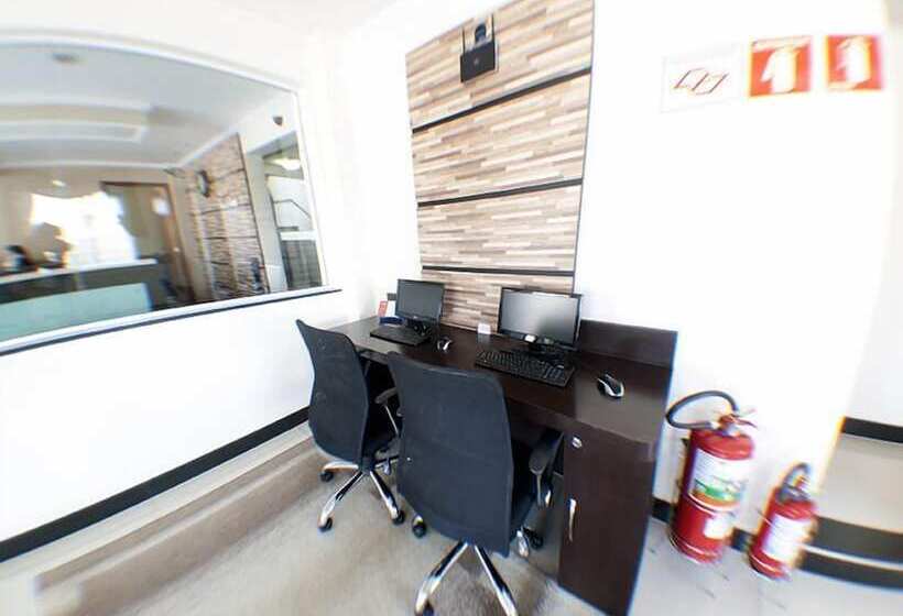 ホテル Premium Pirassununga