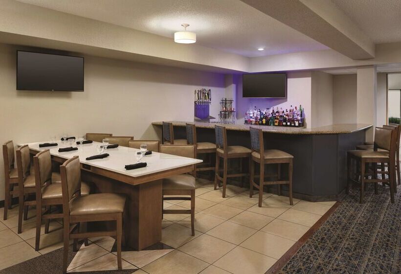 Radisson Hotel Ames Conference Center At Isu