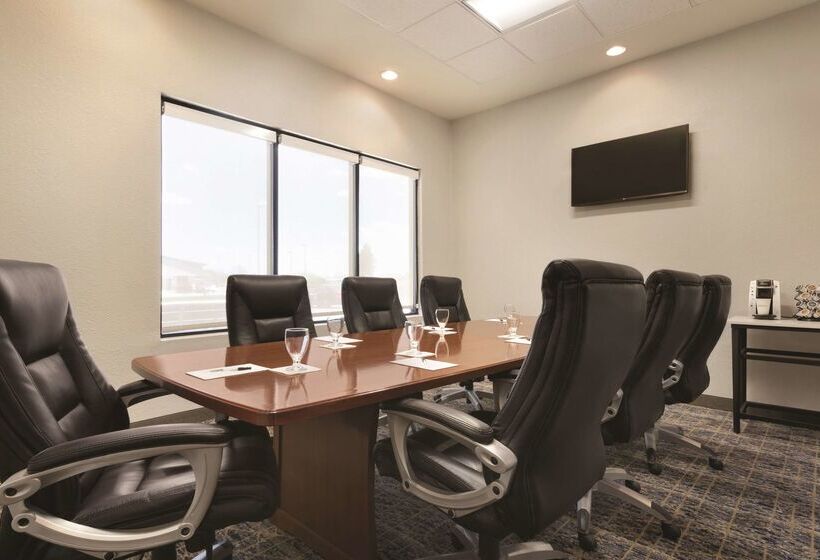 Radisson Hotel Ames Conference Center At Isu