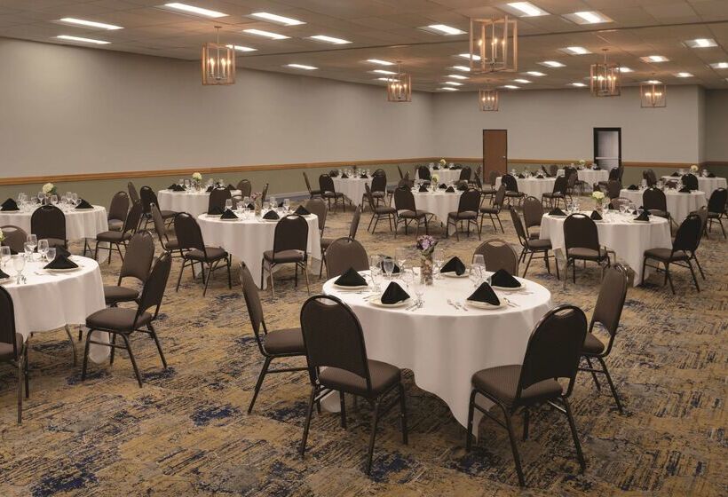 Radisson Hotel Ames Conference Center At Isu