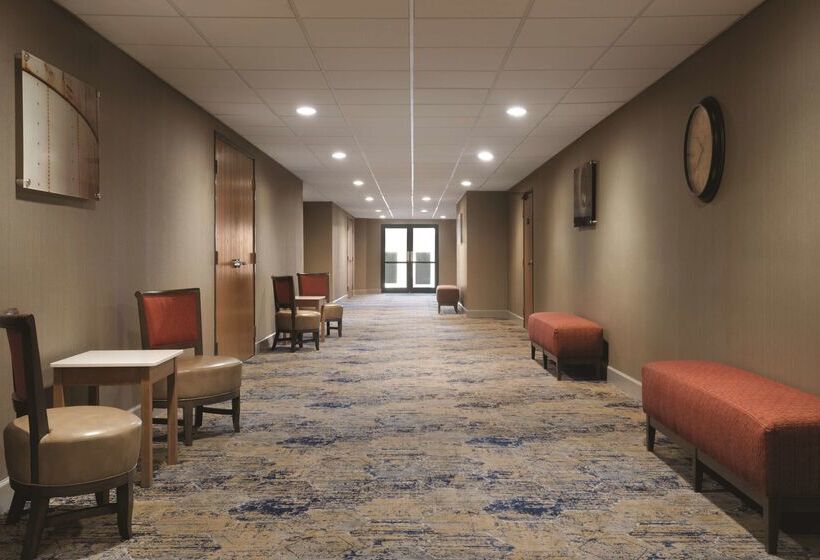 Radisson Hotel Ames Conference Center At Isu