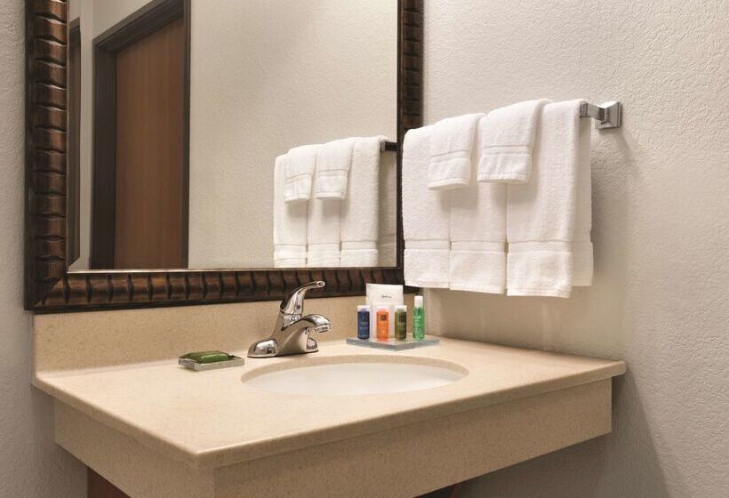 Radisson Hotel Ames Conference Center At Isu