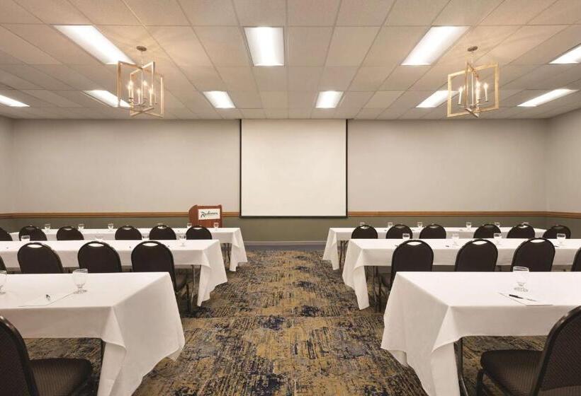 Radisson Hotel Ames Conference Center At Isu