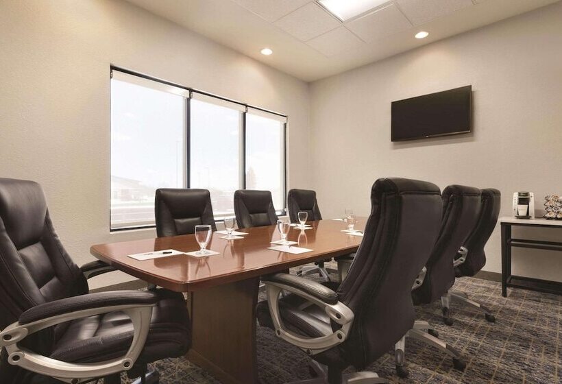 Radisson Hotel Ames Conference Center At Isu