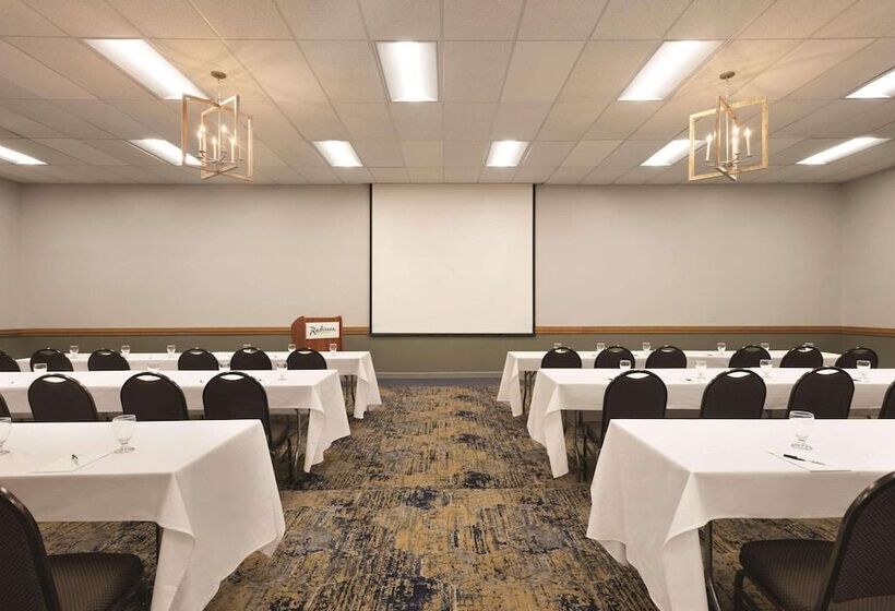 Radisson Hotel Ames Conference Center At Isu