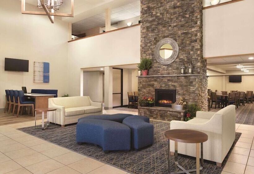 Radisson Hotel Ames Conference Center At Isu