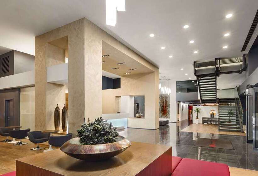 בית מלון כפרי Ramada By Wyndham Oradea