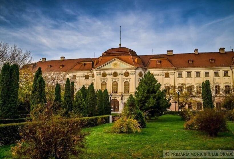 בית מלון כפרי Ramada By Wyndham Oradea
