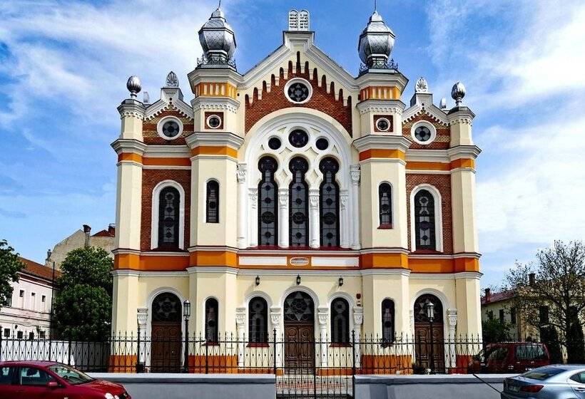 בית מלון כפרי Ramada By Wyndham Oradea