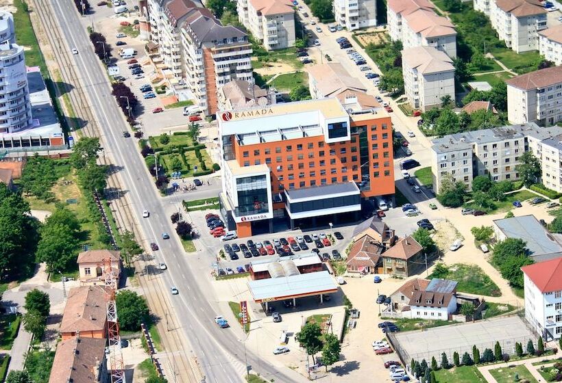 בית מלון כפרי Ramada By Wyndham Oradea