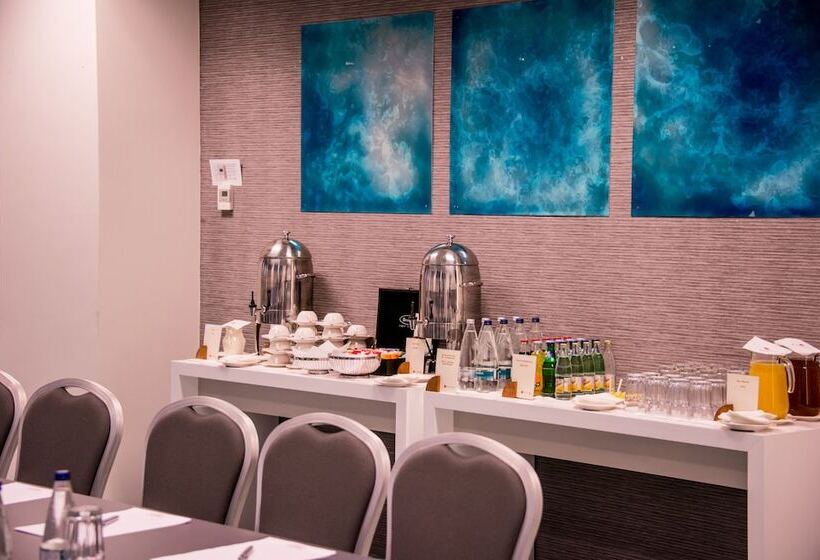 בית מלון כפרי Ramada By Wyndham Oradea