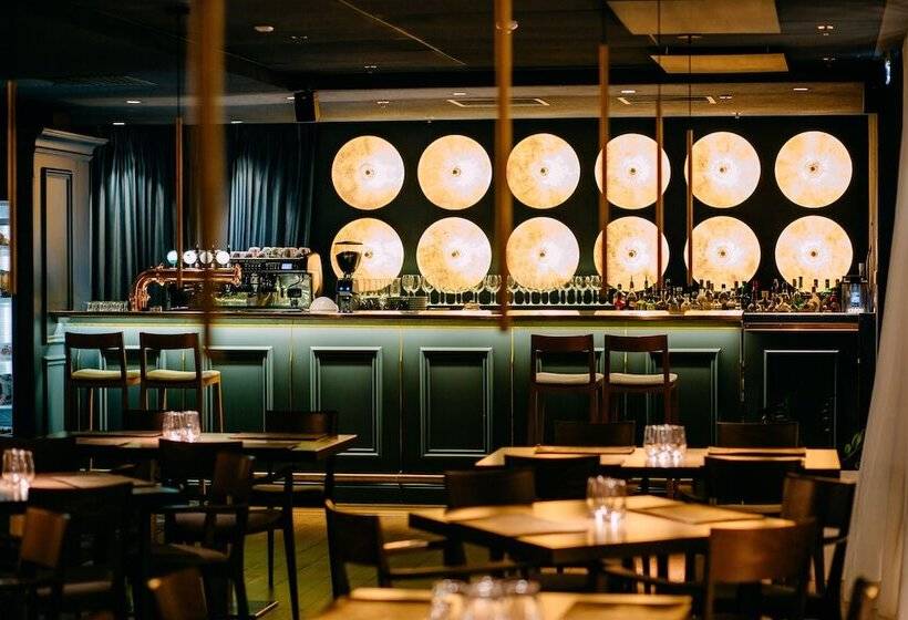 בית מלון כפרי Ramada By Wyndham Oradea