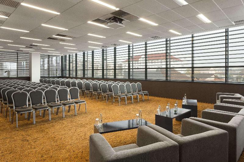 בית מלון כפרי Ramada By Wyndham Oradea