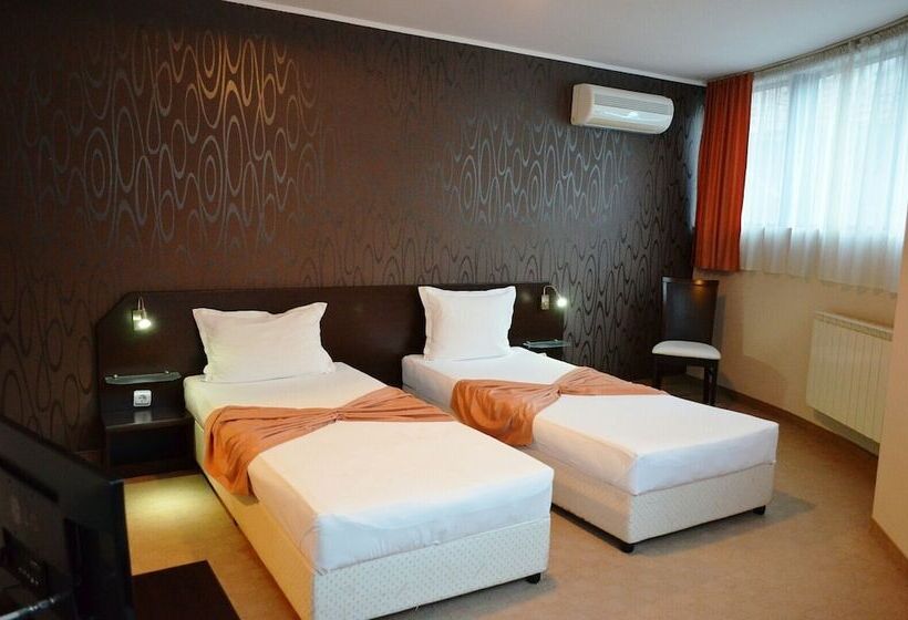 בית מלון כפרי Riverside Family