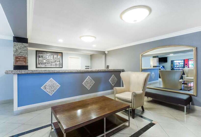 فندق Super 8 By Wyndham Las Vegas North Strip/fremont St. Area