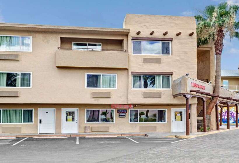 هتل Super 8 By Wyndham Las Vegas North Strip/fremont St. Area