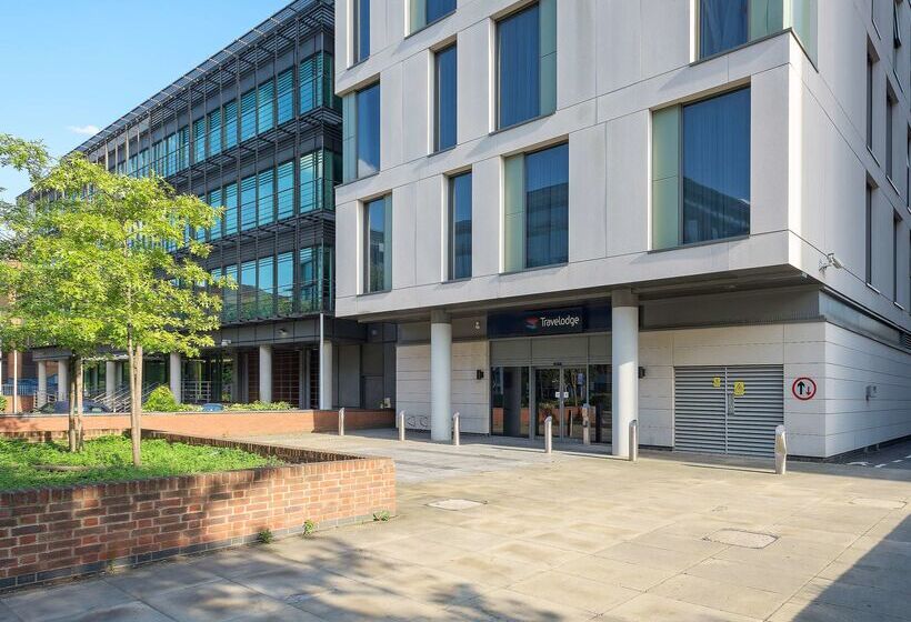 Отель Travelodge London Ealing