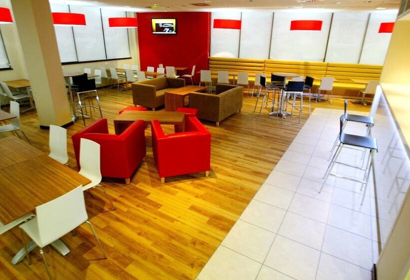 فندق Travelodge Valencia Aeropuerto