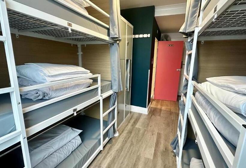 Smart Hyde Park View Hostel