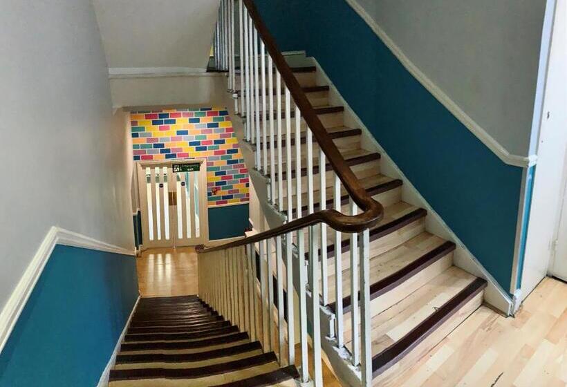 Smart Hyde Park View Hostel