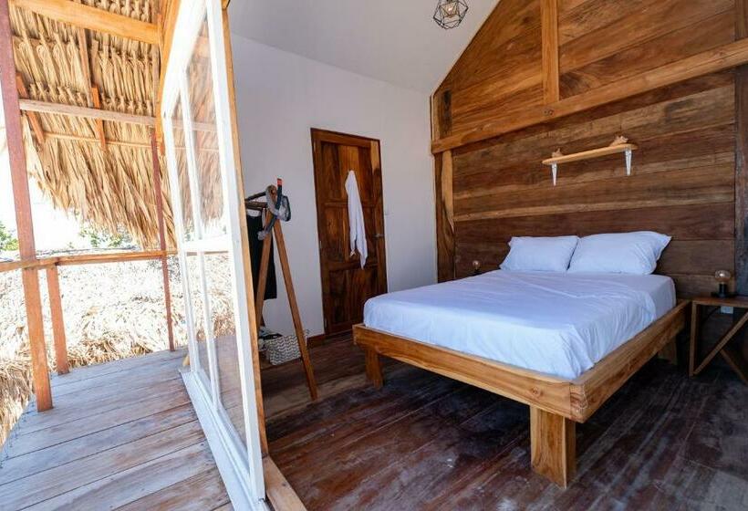 Santa Lova Eco Hostel Isla Tintipan