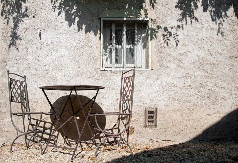 مبيت وإفطار La Maison Des Gardes   Chambres D Hôtes