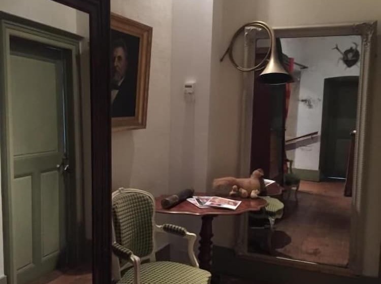 مبيت وإفطار La Maison Des Gardes   Chambres D Hôtes