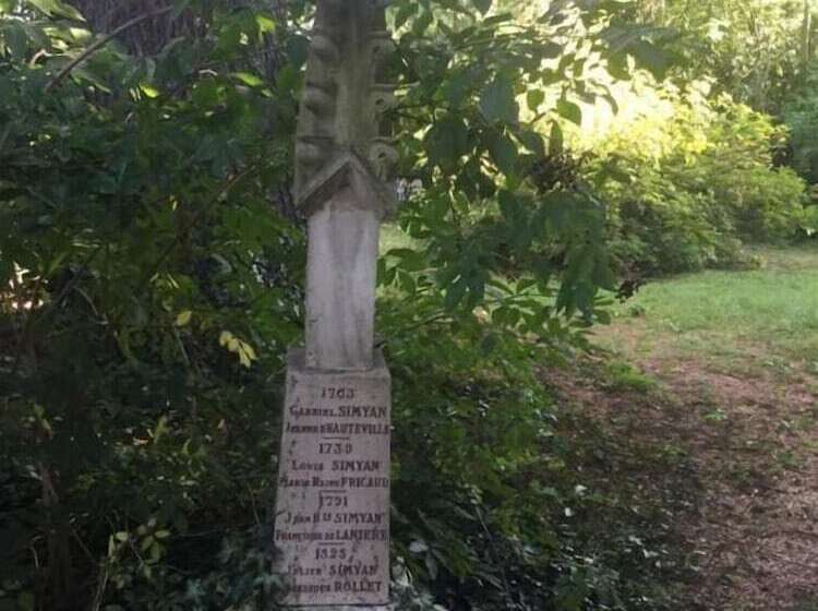 مبيت وإفطار La Maison Des Gardes   Chambres D Hôtes