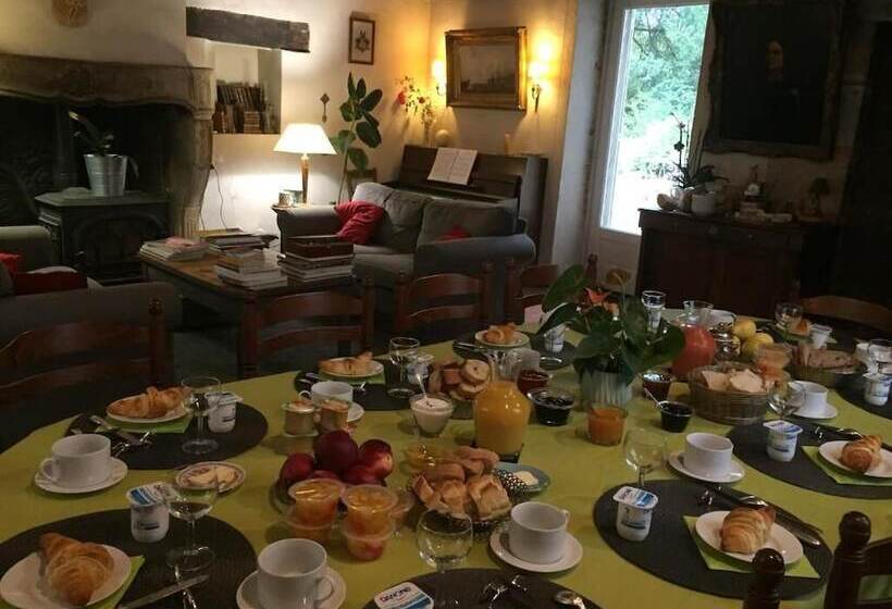 مبيت وإفطار La Maison Des Gardes   Chambres D Hôtes