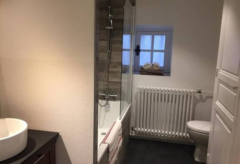 مبيت وإفطار La Maison Des Gardes   Chambres D Hôtes