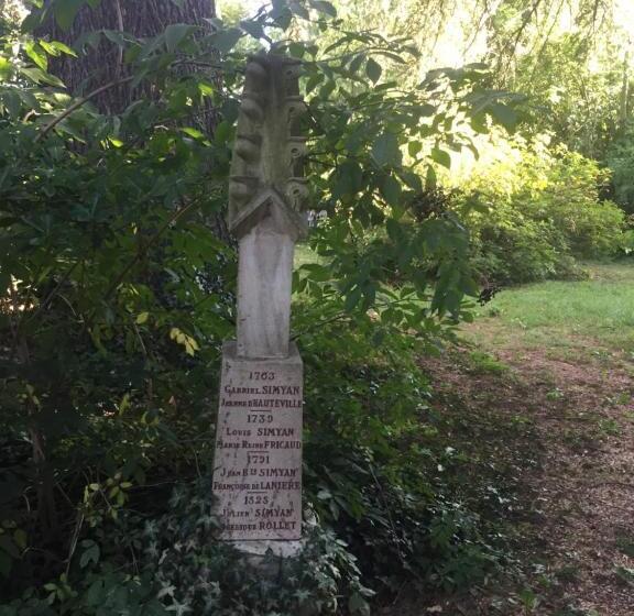 مبيت وإفطار La Maison Des Gardes   Chambres D Hôtes