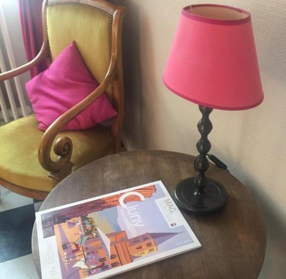 مبيت وإفطار La Maison Des Gardes   Chambres D Hôtes