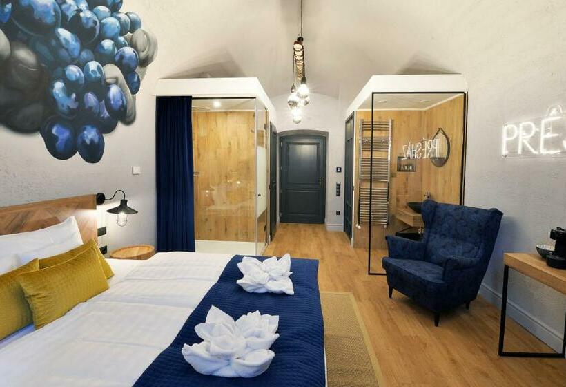 فندق 1552 Boutique