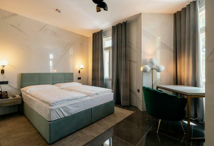 هتل Dvorec Gregorčič