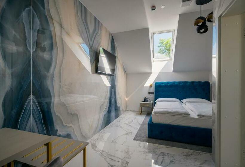 هتل Dvorec Gregorčič