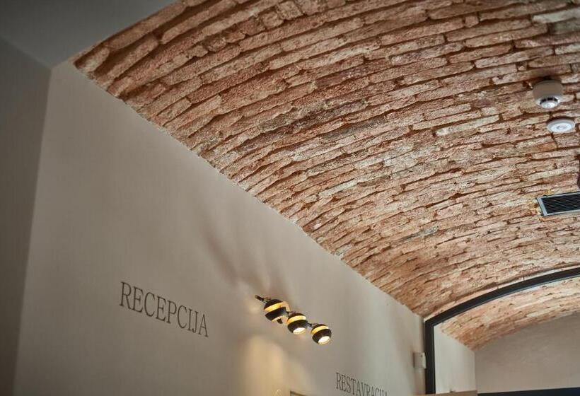 هتل Dvorec Gregorčič