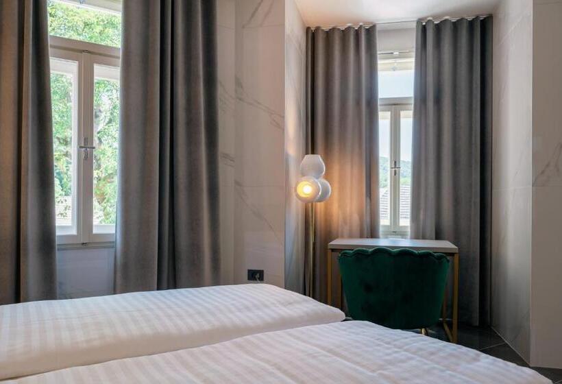 هتل Dvorec Gregorčič